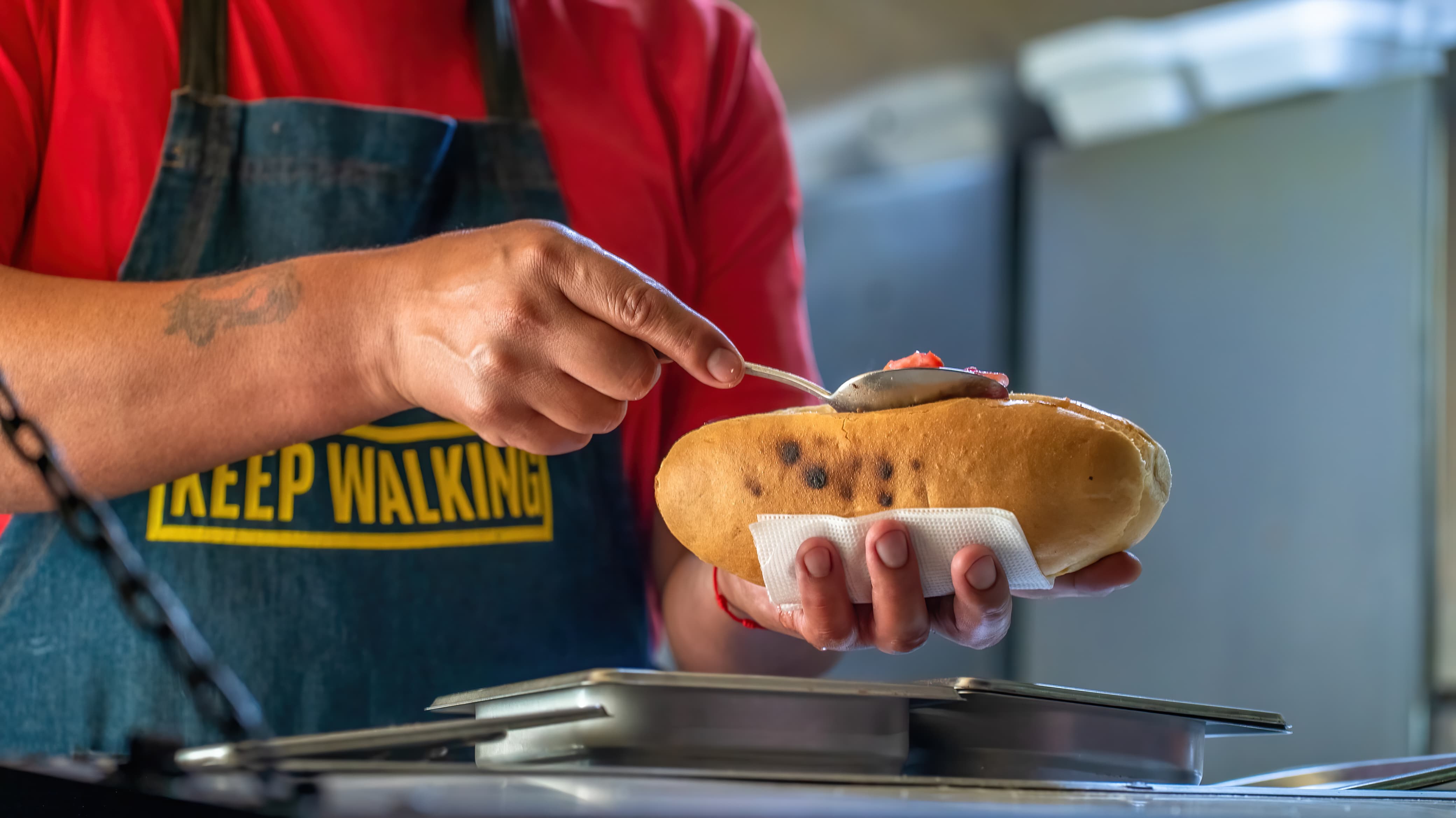 Preparación de un sándwich en la cocina